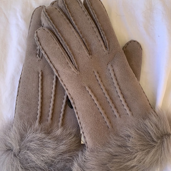 NWT Never used. UGG TOSCANA 3 POINT SHEARLING GLOVES WOMENS SMALL NWT - Picture 4 of 6
